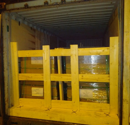 and on the container loading placement fastening of goods according to from to further rub so the walls